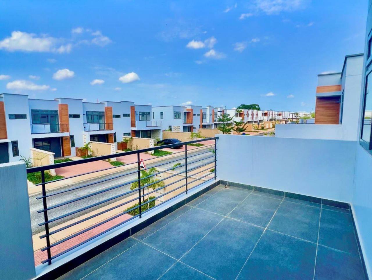 A view of a building with a balcony and a balcony view